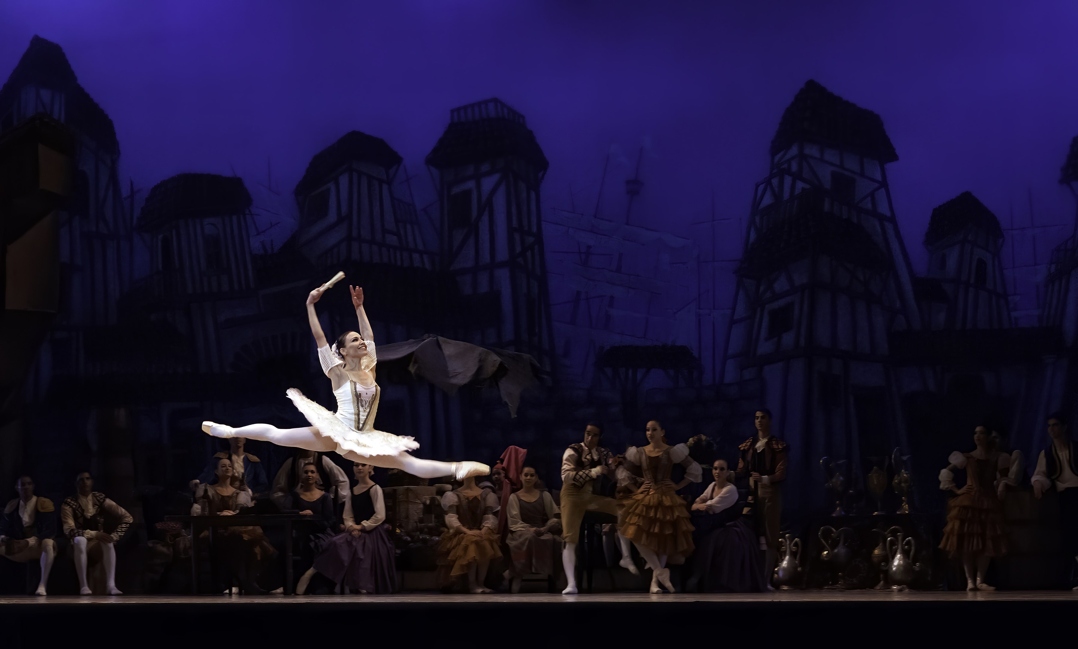 Balletttänzer Adamzhan bringt Dracula nach Edinburgh nach ausverkauftem Londoner Auftritt