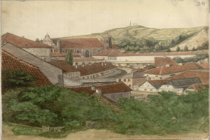 Gemälde einer kleinen Stadt mit einer prominenten Kirche im Hintergrund, umgeben von Bäumen, Hügeln und einem klaren blauen Himmel, signiert "Wiesbaden, Deutschland, 1824" unten.