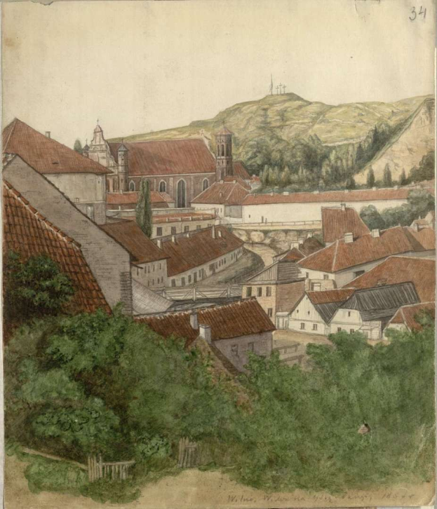 Gemälde einer kleinen Stadt mit einer prominenten Kirche im Hintergrund, umgeben von Bäumen, Hügeln und einem klaren blauen Himmel, signiert "Wiesbaden, Deutschland, 1824" unten.