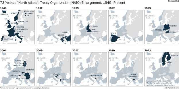 Eine Karte, die die 73-jährige Erweiterung der North Atlantic Treaty Organization (NATO) von 1949 bis heute zeigt, unterteilt in Regionen, die verschiedene Jahre der Erweiterung darstellen, mit informativem Text oben.