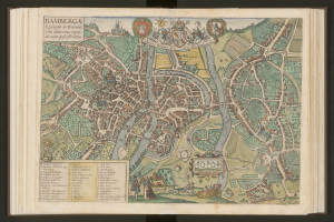 Ein altes Buch mit einer detaillierten Karte von Bamberg, Deutschland, mit Straßen, Gebäuden und Sehenswürdigkeiten, begleitet von beschreibendem Text.