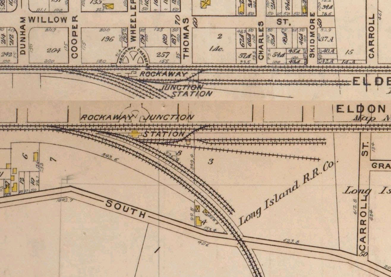 Ausführliche alte Stadtkarte mit einer Bahnlinie, Straßen, Gebäuden und beschrifteten Straßen, Parks und Sehenswürdigkeiten.