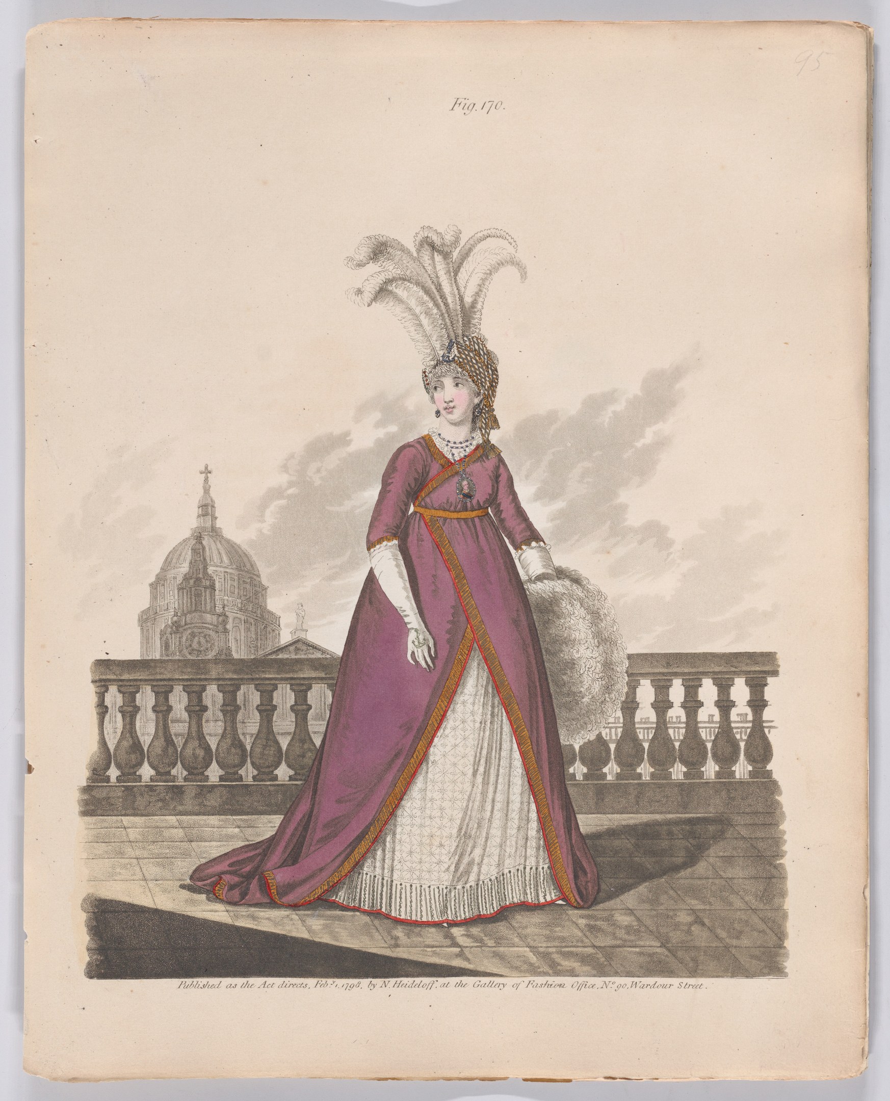 Frau in einem lila und weißen Kleid mit Federn auf dem Kopf, die vor einem Geländer mit einem Gebäude und Wolken im Hintergrund steht, beschriftet mit "Mode von New York, New York Street, 1790".
