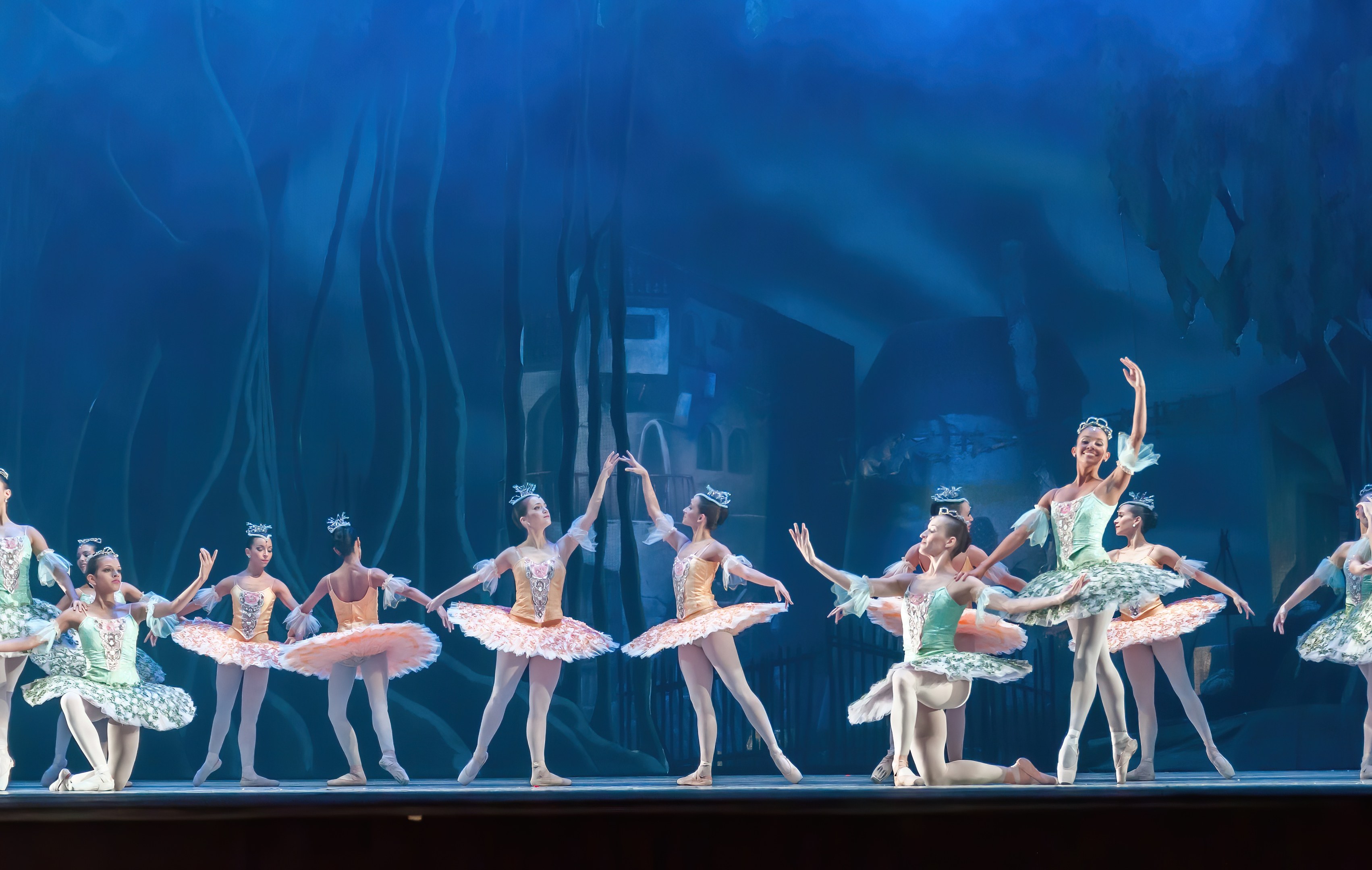 "Theater des Estrada-Liedes" des Zentrums für Ästhetische Erziehung von Kindern der Nizhny Novgorod-Region wird vor der Vorstellung des "Nussknackers" im Nizhny Novgorod TYUZ am 1. Juni auftreten