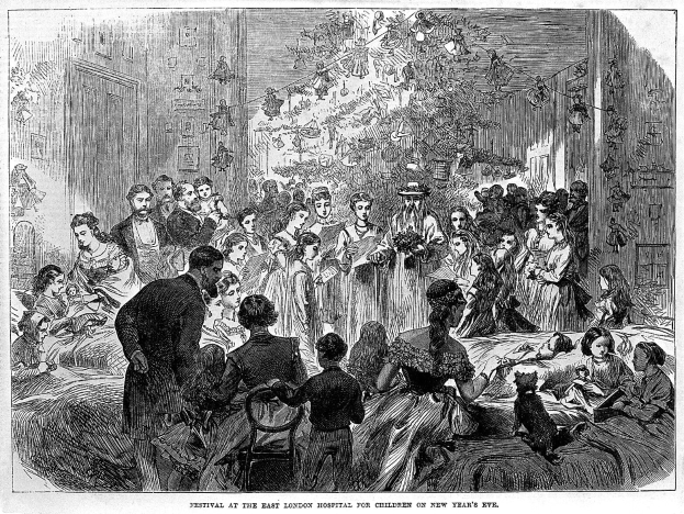Schwarz-weiß-Zeichnung einer Menge in einem Raum, einige stehen und einige sitzen, mit Text unten, der "Festival im Ostlondoner Kinderkrankenhaus am Silvesterabend" liest.