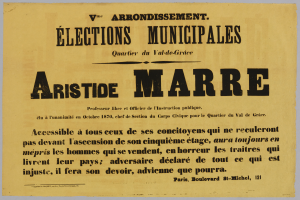 Ein altes Plakat mit der Aufschrift "Elections Municipales Aristide Marre" vor einem weißen Hintergrund.