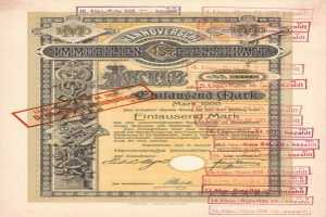 Alter deutscher Regierungsaktienchein mit rotem Stempel, Text, Zahlen und zusätzlichen Stempeln auf altem Papier.