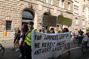 Künstlerin Stötzer: "Sei dabei und bleib nicht stumm"