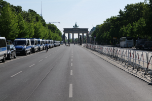 Tempoüberschreitung mit 130 km/h durch Oberasbach: Polizei stoppt BMW-Fahrer - Überraschung bei ID-Control