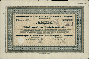Ein altes deutsches Banknoten mit einem schwarzen Hintergrund und der Inschrift "Rudolph Karlstadt Aktiengesellschaft Hamburg" darauf.