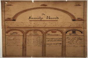 Ein altes Familienregister auf einem weißen Hintergrund mit Text, der die Familiengeschichte beschreibt.