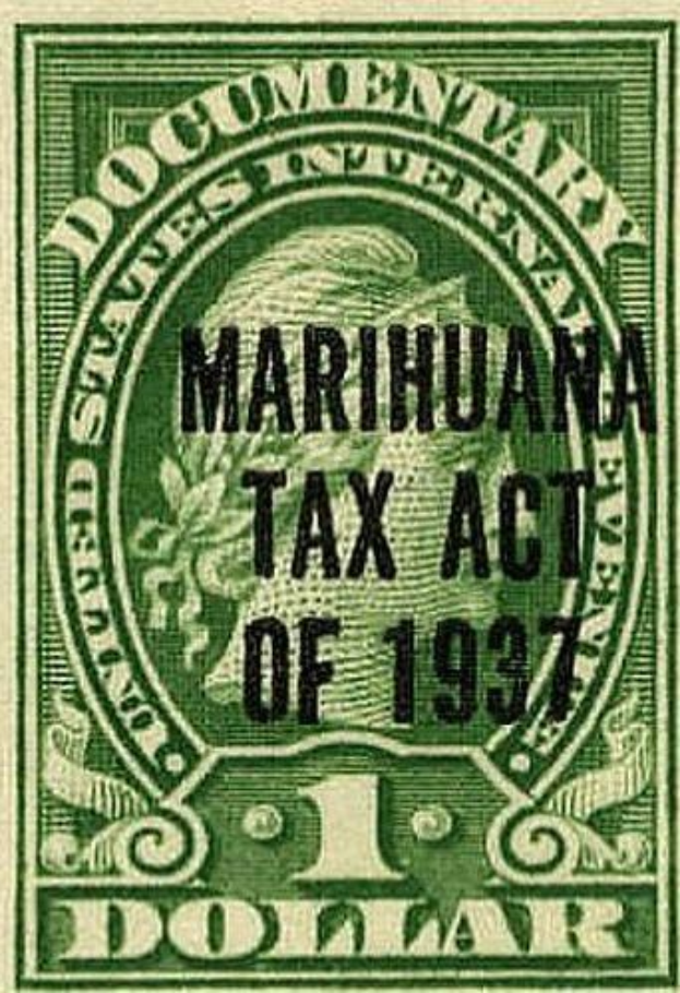 Grüne Marke mit "Marihuana-Steuergesetz von 1937" darauf gedruckt.