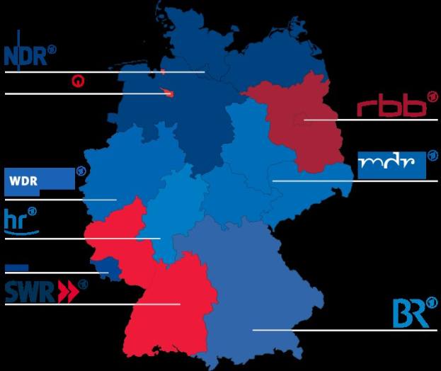 Karte von Deutschland, die die Ergebnisse der Wahl von 2016 nach Bundesländern zeigt, wobei die Bundesländer rot und blau markiert sind und der Text die Namen der Kandidaten und das Wahldatum angibt.